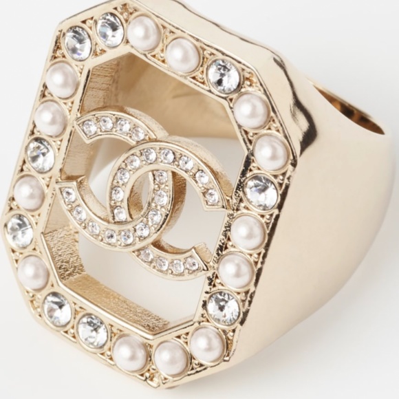 Chanel 23B Metal, Glass Pearls & Strass Gold, Pearly White & Crystal Ring - Picture 1 of 12